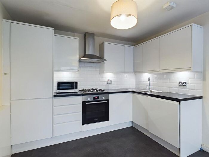 5 Bedroom Maisonette To Rent In Denland House, Vauxhall, SW8