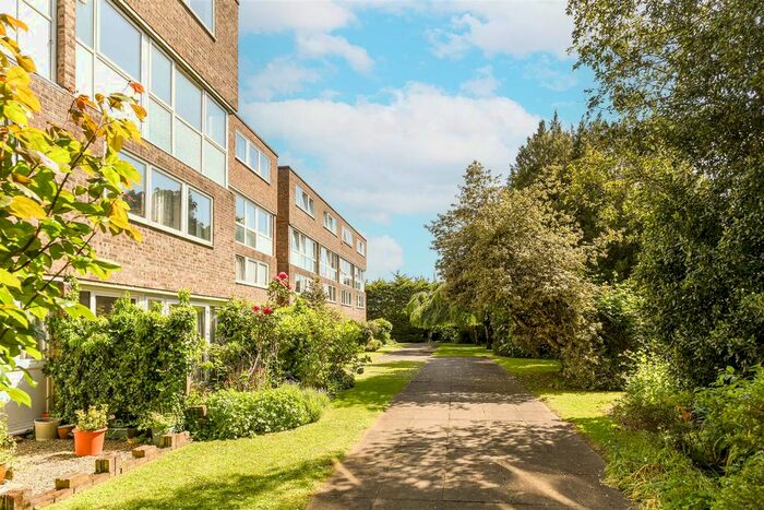 2 Bedroom Flat To Rent In Churchfields, South Woodford, London, E18