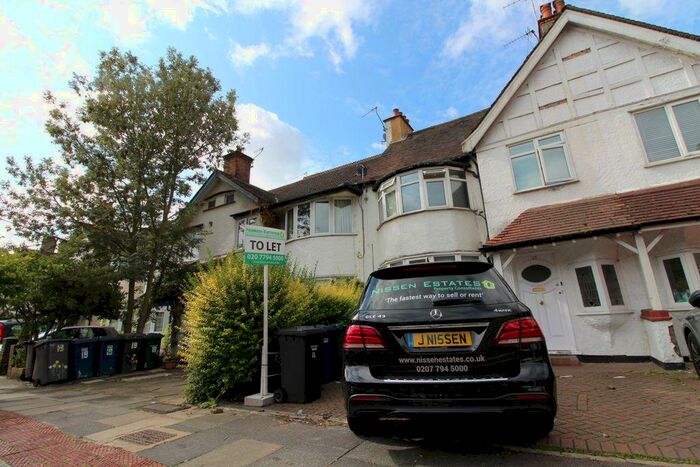 3 Bedroom Flat To Rent In St Marys Road, Golders Green, NW11