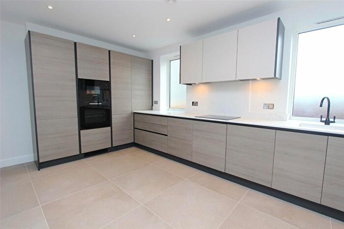 2 Bedroom Apartment To Rent In Broadway, Leigh-on-Sea, Essex, SS9