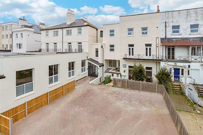 3 Bedroom Flat For Sale In Pleydell Gardens, Folkestone, Kent, CT20