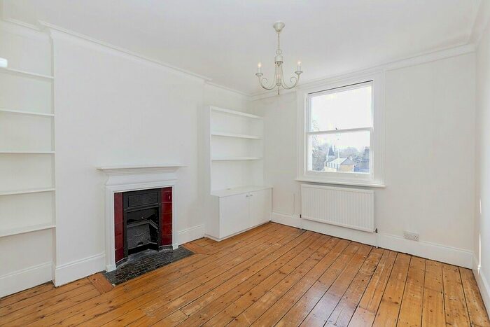 3 Bedroom Flat To Rent In Fulham High Street, Fulham, SW6