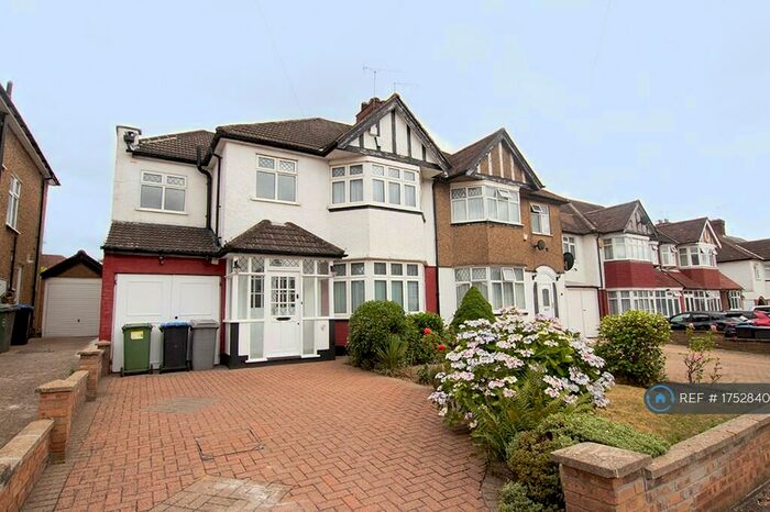 4 Bedroom Semi-Detached House To Rent In Rossdale Drive, London, NW9