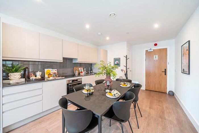 3 Bedroom Apartment To Rent In Uncle Leeds, Whitehall Leeds, LS12