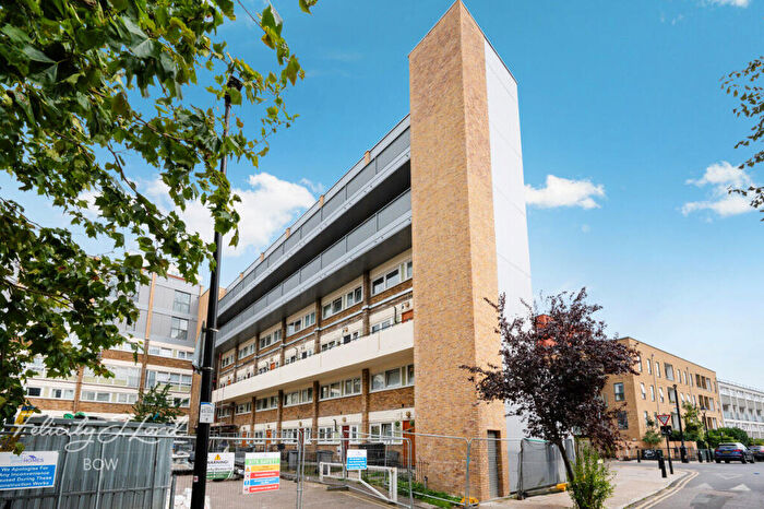 3 Bedroom Flat For Sale In Eric Street, London, E3