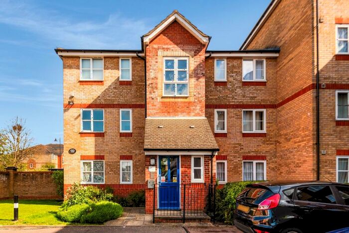 1 Bedroom Flat To Rent In Sten Close Enfield, EN3