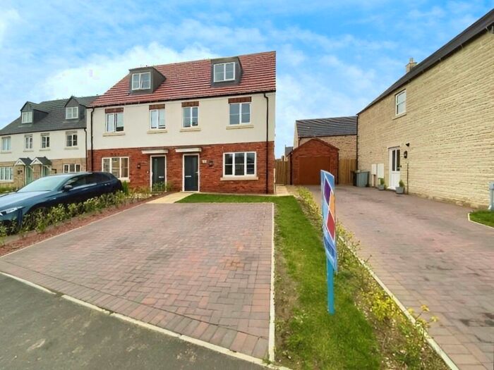 4 Bedroom Town House To Rent In Falcon Way, Bourne, PE10
