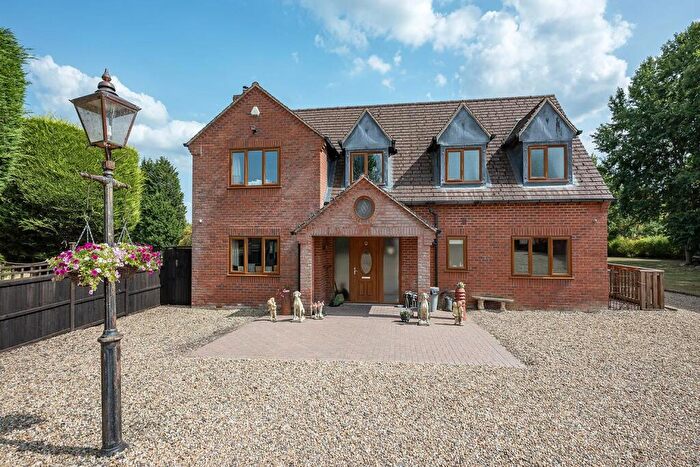 4 Bedroom Detached House For Sale In Barkers Lane, Wythall, B47