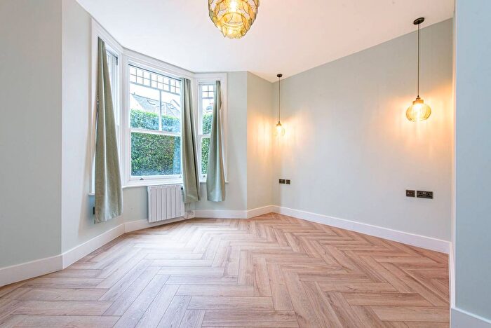 2 Bedroom Flat For Sale In Ingham Road, West Hampstead, London, NW6