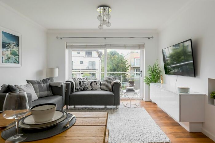 3 Bedroom Town House To Rent In Surrey Road, Bournemouth, BH4