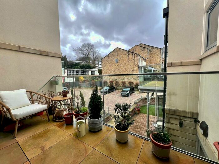 2 Bedroom Flat To Rent In Chantry Drive, Ilkley, West Yorkshire, LS29