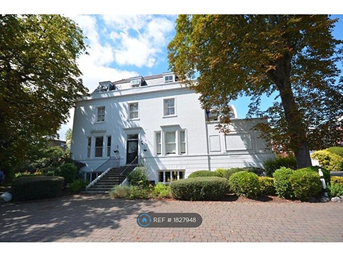 2 Bedroom Flat To Rent In Woodford Road, London, E18