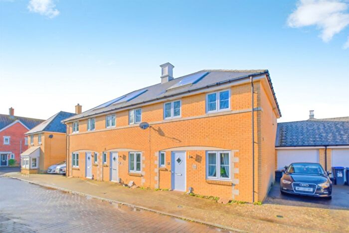 3 Bedroom Link Detached House For Sale In Woodbury Rise, Salisbury, SP2