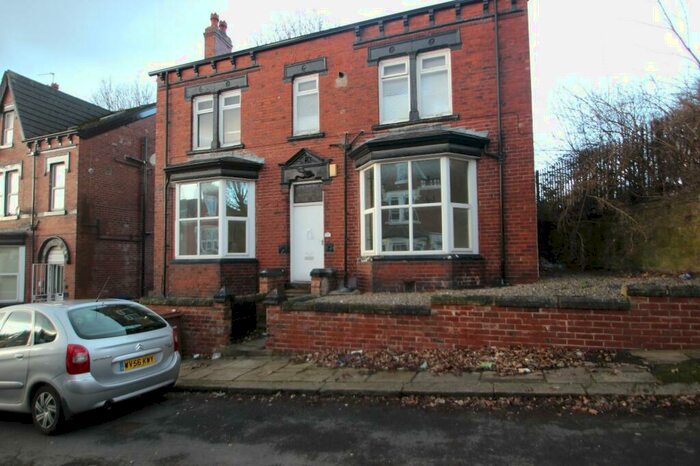 1 Bedroom Flat To Rent In Roundhay Place, Leeds, West Yorkshire, Uk, LS8