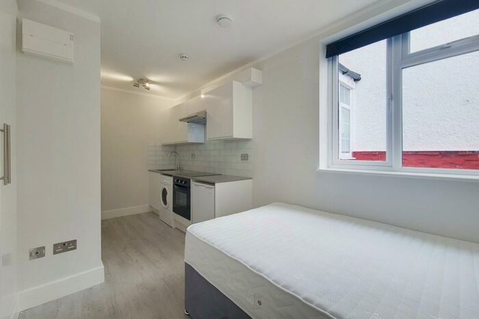 Studio To Rent In The Drive, London, NW11