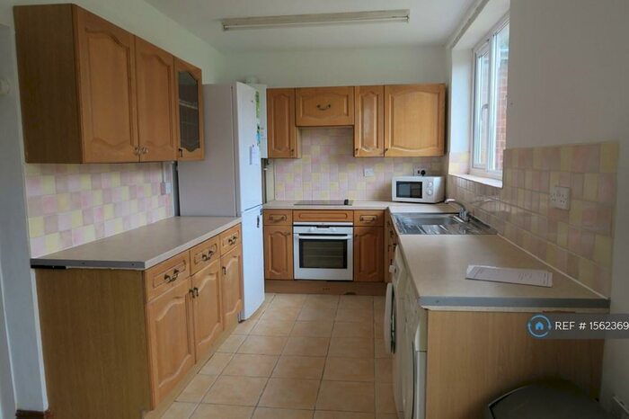 5 Bedroom Semi-Detached House To Rent In Brangwyn Grove, Bristol, BS7