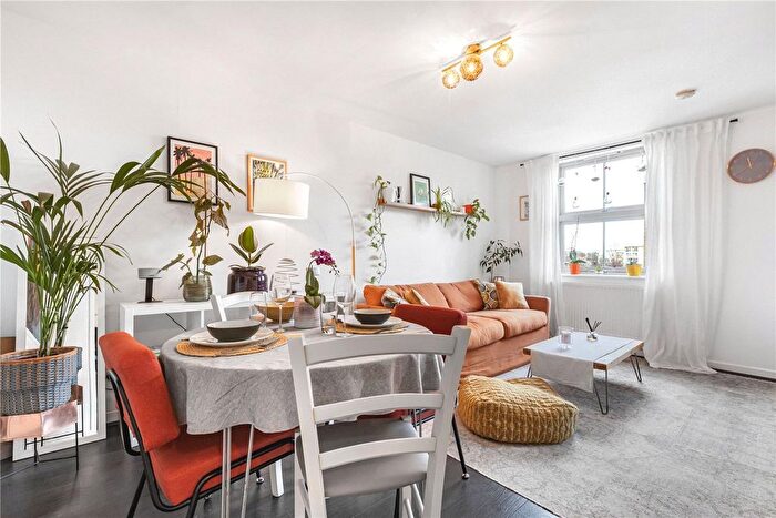 2 Bedroom Flat For Sale In Wilton Way, London, E8