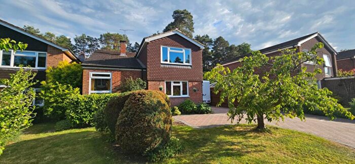 4 Bedroom Detached House For Sale In Fir Tree Way, Fleet, GU52