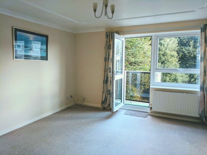 2 Bedroom Flat To Rent In Salamanca Street, Torpoint *Zero Deposit Guarantee Available*, PL11
