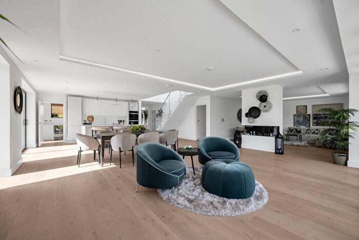 4 Bedroom Detached House For Sale In Watson Lodge Courtlands Park, Banstead, SM7
