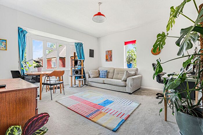 2 Bedroom Maisonette For Sale In Philip Road, Staines-Upon-Thames, TW18