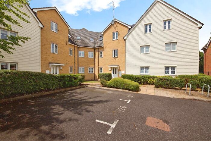 2 Bedroom Flat For Sale In Brick Kiln Road, Romford, Essex, RM3