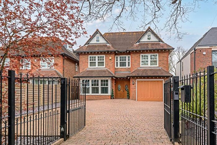 5 Bedroom Detached House To Rent In Barnet Road Barnet, EN5