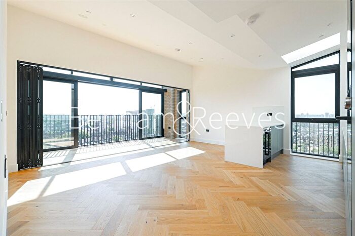 3 Bedroom Flat To Rent In Graphite Square, London, SE11