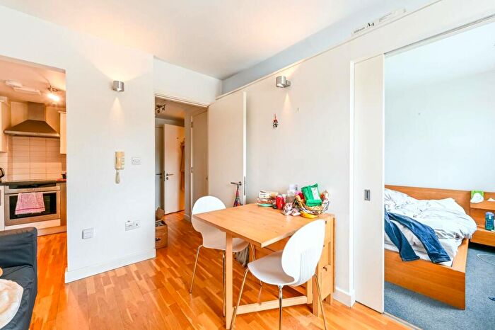 1 Bedroom Flat To Rent In St Pancras Way, King's Cross, London, NW1