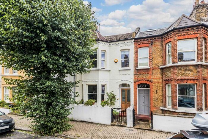 3 Bedroom Property To Rent In Ingelow Road, London, SW8