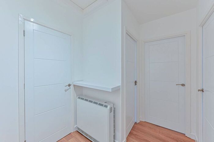 1 Bedroom Flat For Sale In Thicket Grove, Crystal Palace, London, SE20