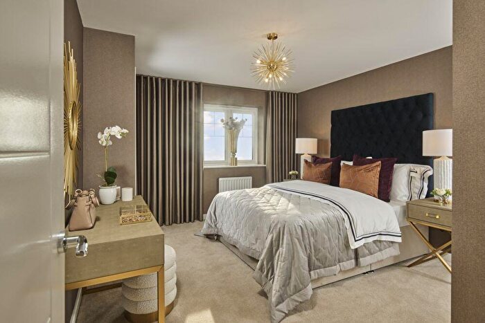 4 Bedroom Semi-Detached House For Sale In Off The, Daventry, NN11