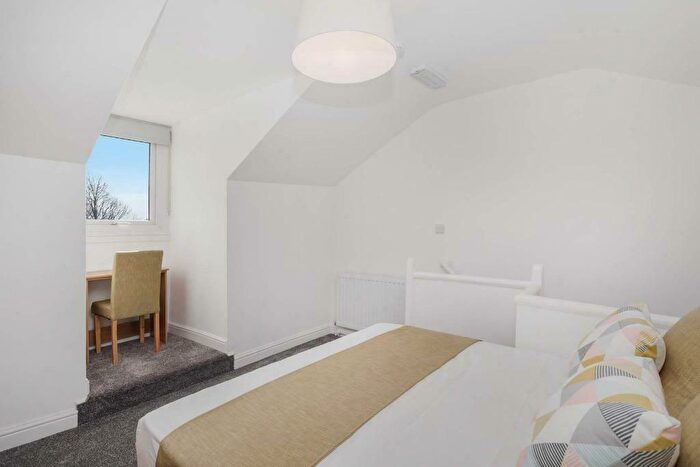 4 Bedroom Terraced House To Rent In Cashback! - Queens Road, Beeston, NG9