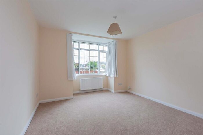 3 Bedroom Detached Bungalow For Sale In Royston Way, Burnham, Slough, SL1