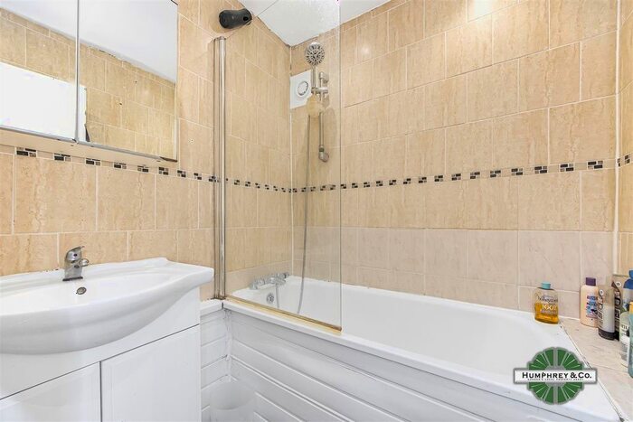 3 Bedroom Flat To Rent In Bradstock Road, London, E9