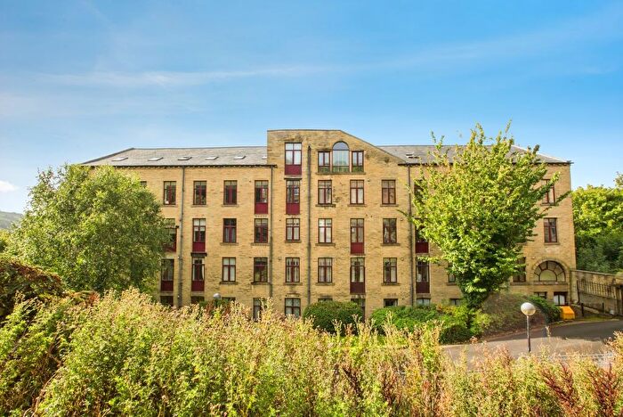 2 Bedroom Flat For Sale In Garden Street North, Halifax, West Yorkshire, HX3