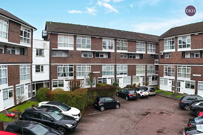2 Bedroom Maisonette For Sale In Goral Mead, Rickmansworth, Hertfordshire, WD3