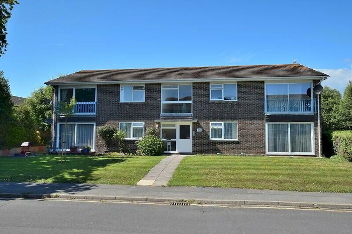2 Bedroom Flat To Rent In Poplar Court, Montagu Road, Highcliffe, Dorset., BH23