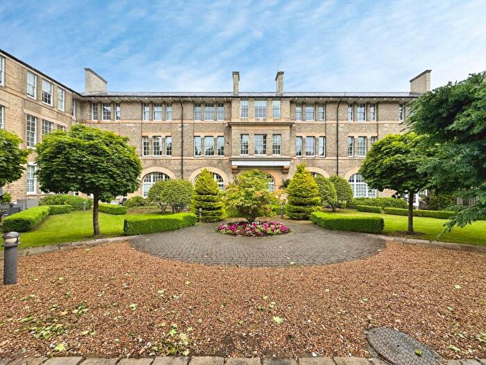 3 Bedroom Flat For Sale In St. Vincents Lane, Littleberry Court, NW7