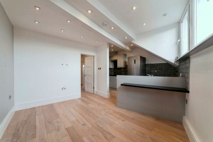 1 Bedroom Apartment To Rent In Cann Hall Road, Leyton, E11