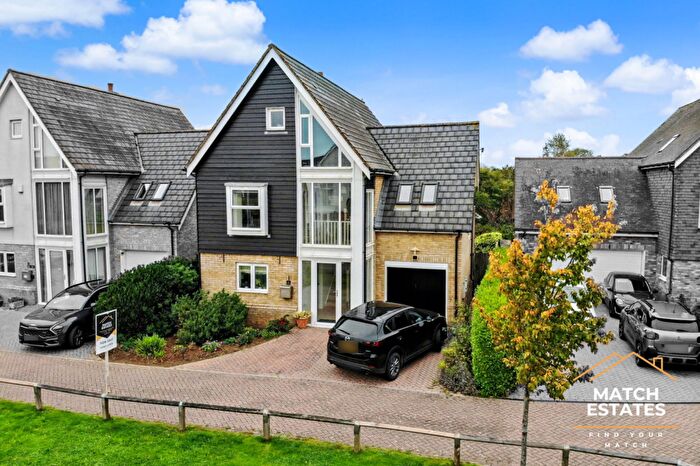 5 Bedroom Detached House For Sale In Paxton Avenue, Hawkinge, Kent, CT18
