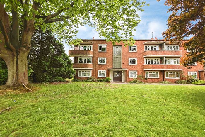 2 Bedroom Flat For Sale In The Broadway, Stourbridge, DY8