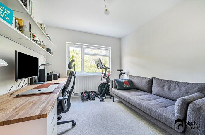 2 Bedroom Apartment For Sale In Silverwood Close, Beckenham, BR3