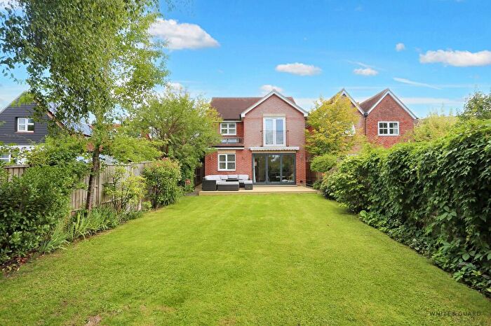 4 Bedroom Detached House For Sale In Chapel Road, Swanmore, SO32