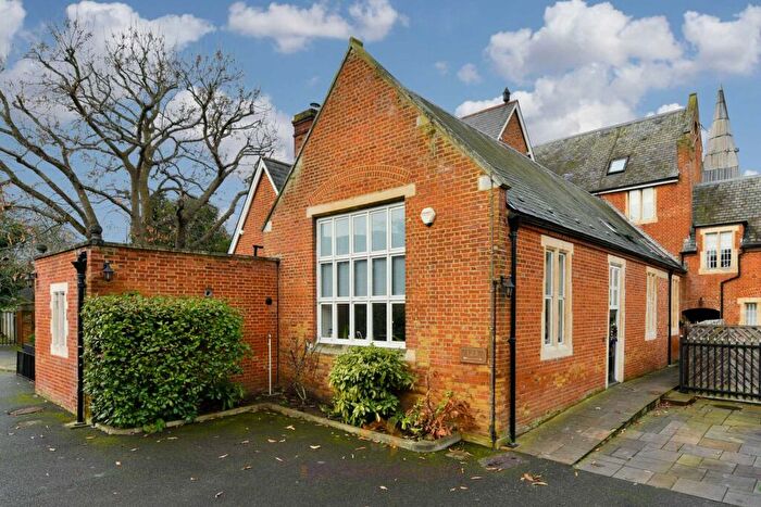 2 Bedroom Apartment To Rent In West Street, Ewell, KT17