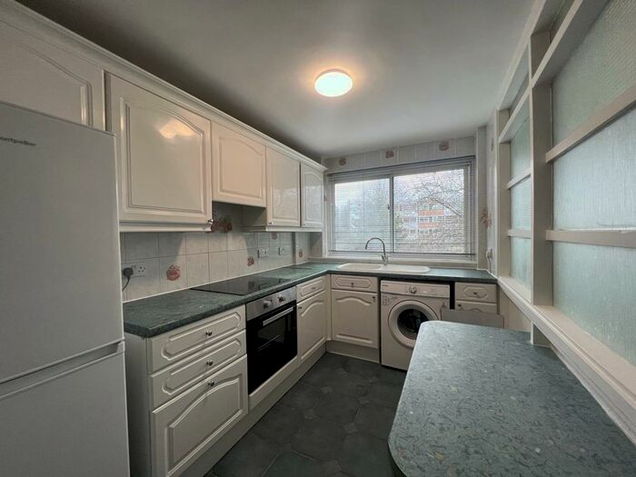 2 Bedroom Flat To Rent In Queenswood Gardens, London, E11