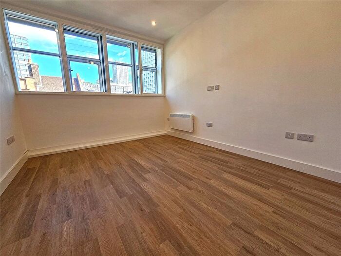 2 Bedroom Flat To Rent In North End, Croydon, CR0