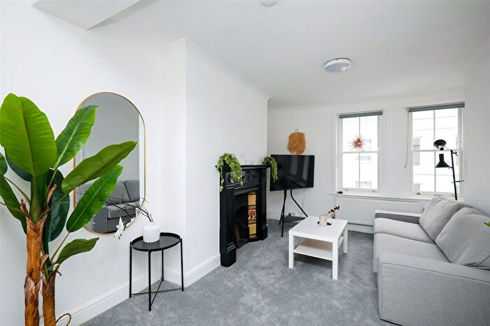 2 Bedroom Flat To Rent In Portobello Road, Notting Hill, W11