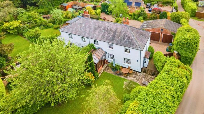 4 Bedroom Cottage For Sale In Dunsmore, Dunsmore, Aylesbury, HP22