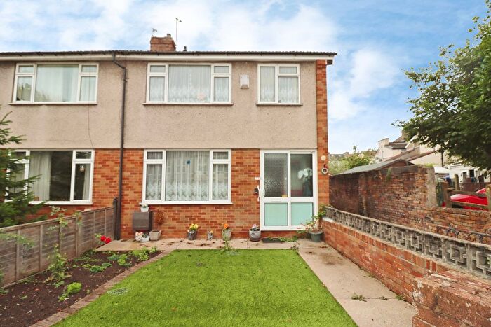 3 Bedroom Semi-Detached House For Sale In Lawn Road, Bristol, BS16